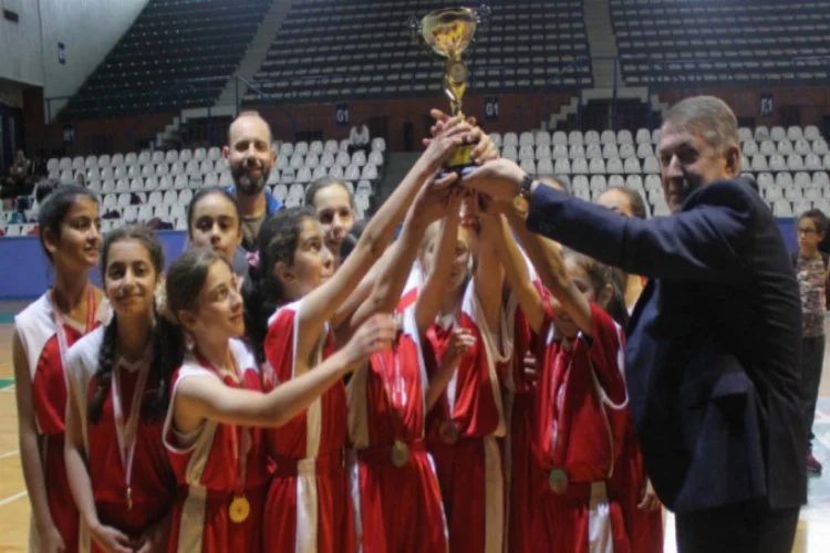2. Küme Basketbol Küçük Kızlar ve Erkekler müsabakaları sona erdi