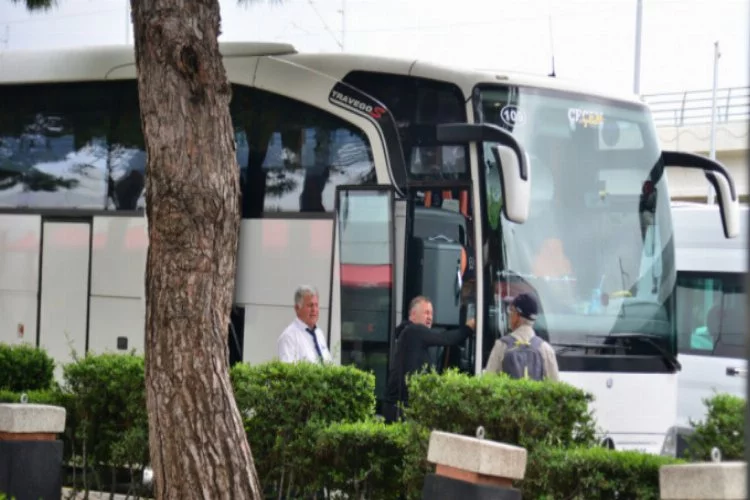 Bursaspor, Özlüce'ye farklı otobüsle geldi