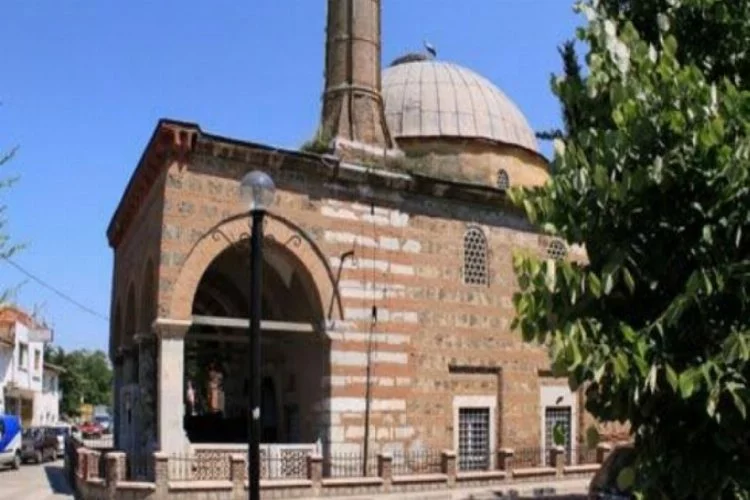 Bursa'nın 597 yıllık tarihi camisi kaderine terk edildi