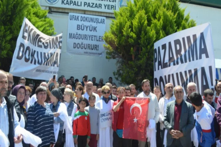 Bursa'da kefenli protesto