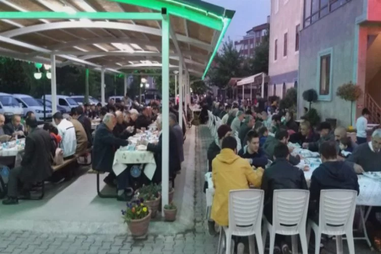 Bursa'da gizli hayırseverden 500 kişiye iftar yemeği
