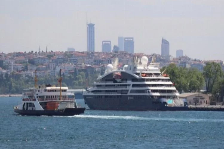 Lüks yolcu gemisi İstanbul'a demir attı