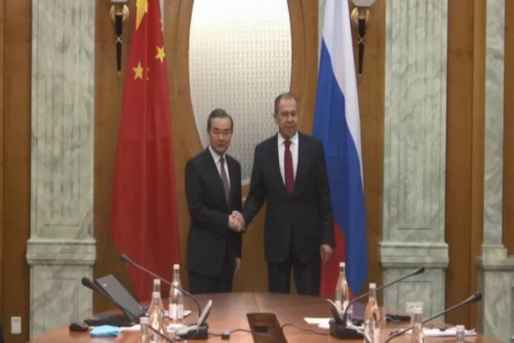 Lavrov, Wang Yi'yi Soçi'de ağırladı