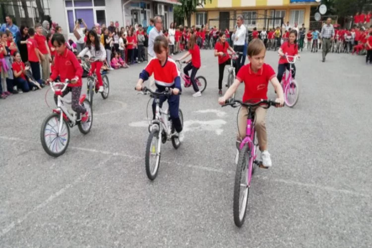 Mustafakemalpaşa'da 'En yavaş bisiklet' yarışması