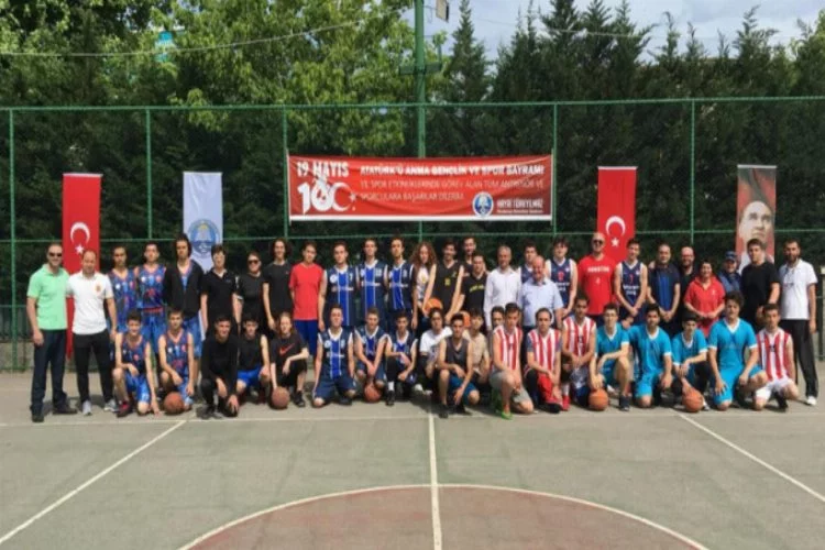 Mudanya'da gençler Sokak Futbolu Turnuvası'nda ter döktü