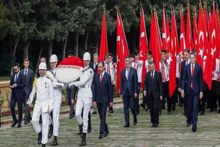 Bakan Kasapoğlu Anıtkabir'de törene katıldı
