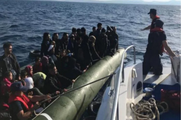 İki botta 80 kaçak göçmen yakalandı!