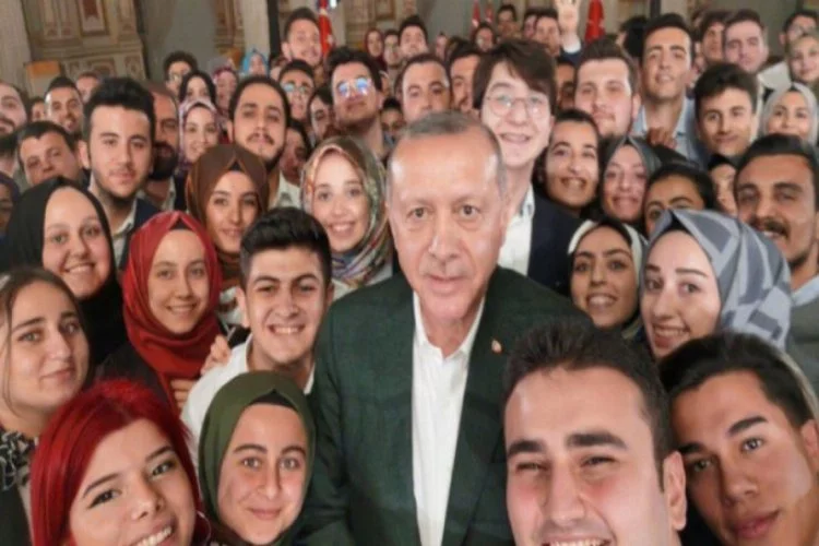 Erdoğan'dan gençlerle selfie