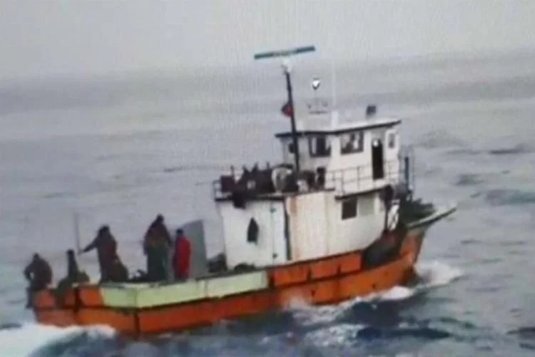 Türk balıkçılara ateş açıldı! Yaralılar var