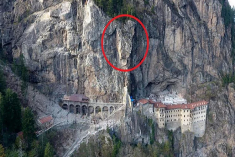 Sümela Manastırı'nda riskli kaya bloğu yerine sabitlendi