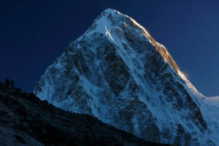 Everest'te 3 dağcı daha hayatını kaybetti