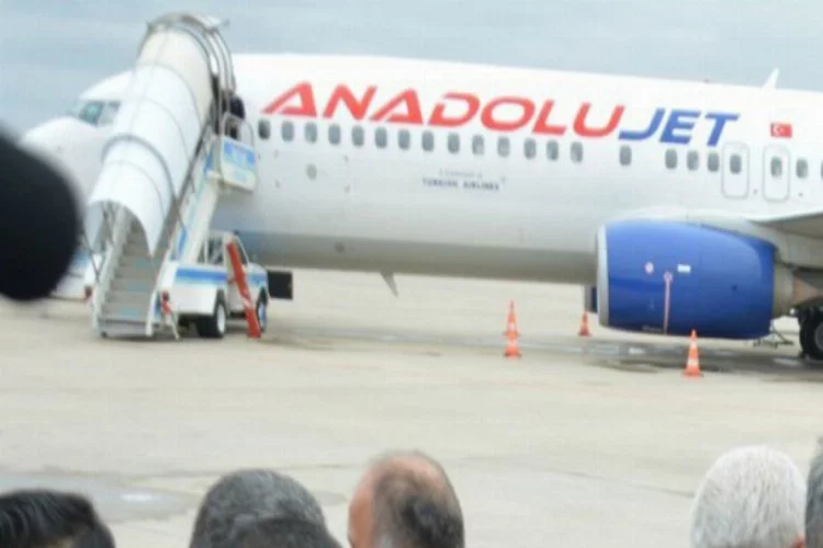 Bursa'da inişe geçen uçak büyük tehlike atlattı