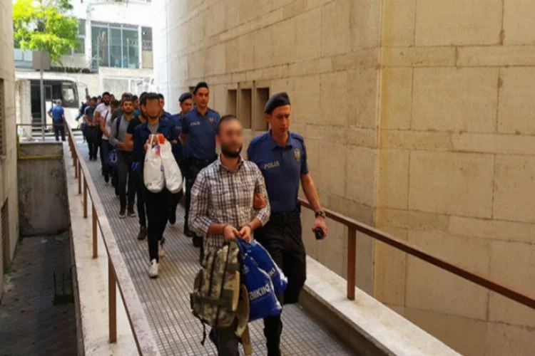 Bursa'da FETÖ zanlısı 42 asker adliyeye sevk edildi