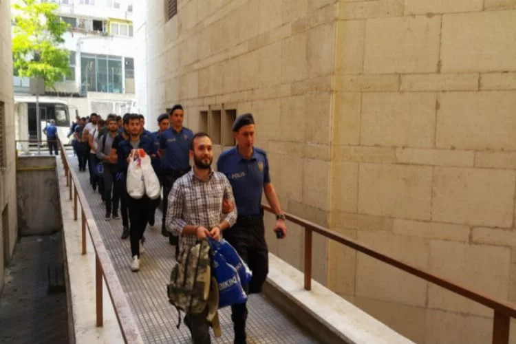 Bursa'da FETÖ şüphelisi 40 askerden 17'si tutuklandı!