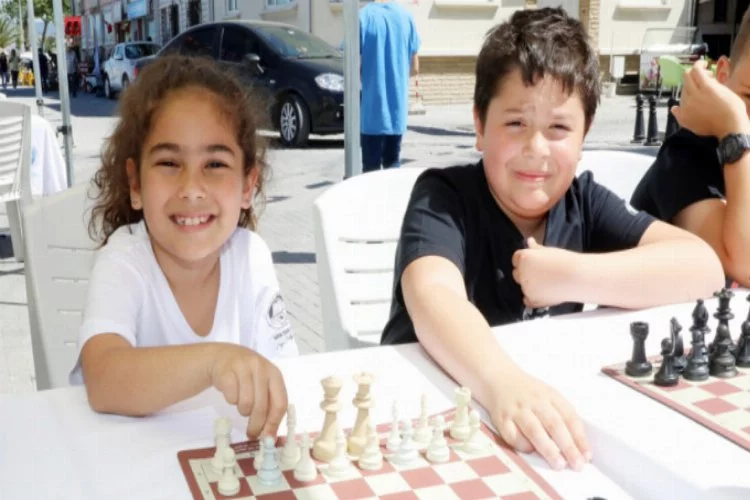 Mudanya'da 7'den 70'e satranç heyecanı