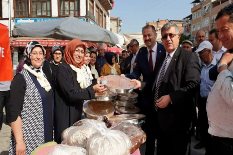 Bursa'da kadınların ürettiği yöresel gıdalar kapış kapış satıldı