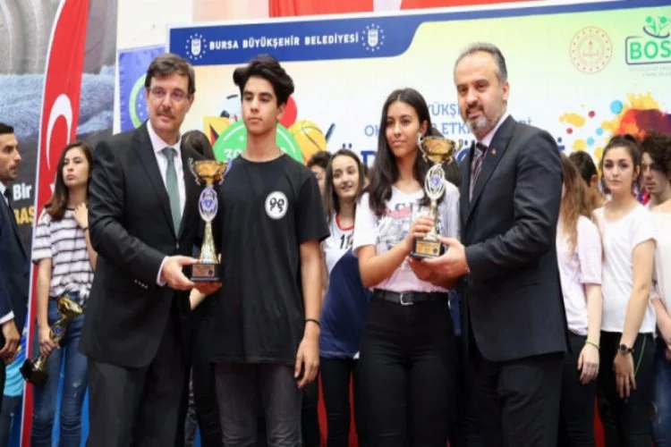 Bursa'da okul sporlarına coşkulu final