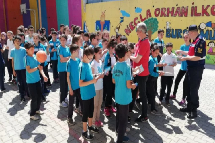 Bursa'da jandarmadan çocuklara 'sürücü seyahat karnesi'