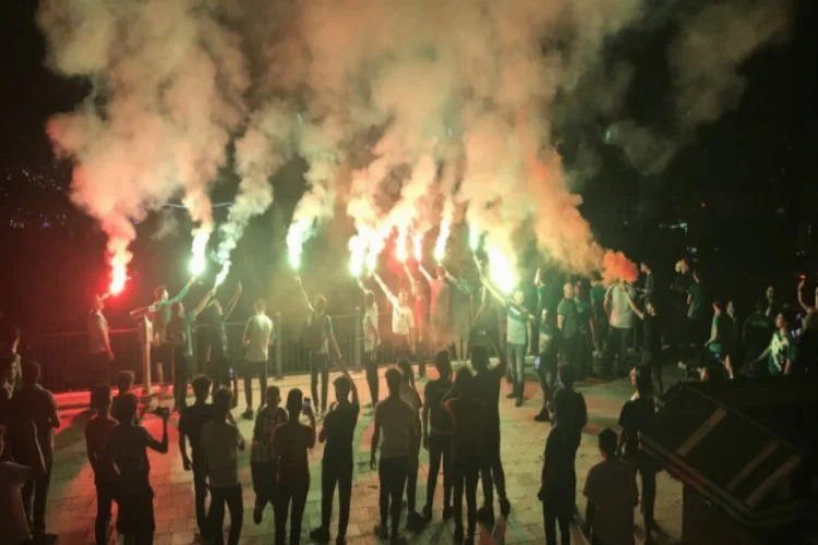 Bursasporlu taraftarlardan buruk kutlama