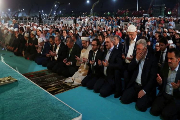 Erdoğan Yenikapı'da 'Enderun Teravihi'ne katıldı