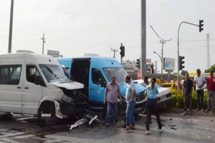 3 aracın karıştığı kazada turistler yaralandı!