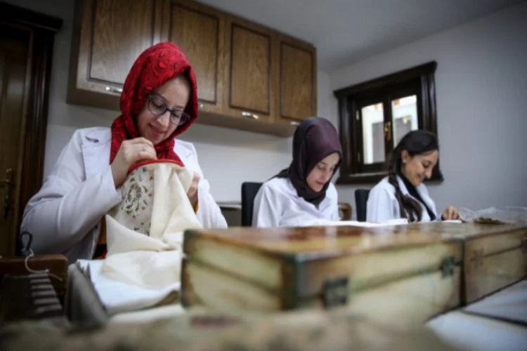 Bursa'da genç kızların çeyizlerinden müzeye "asırlık nakışlar"