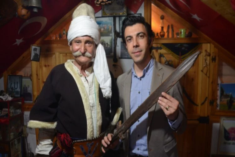 Osmanlı'da taşınan tahta kılıcın sırrını Bursalı Mesut amca ortaya çıkardı!