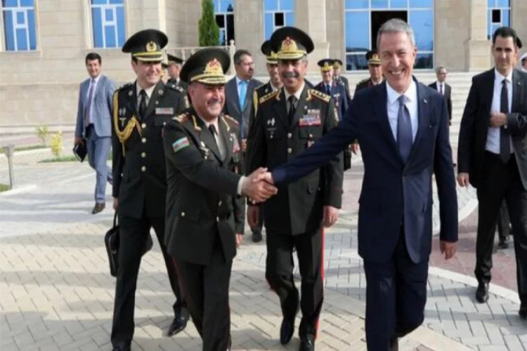 Milli Savunma Bakanı Akar Nahçıvan'da