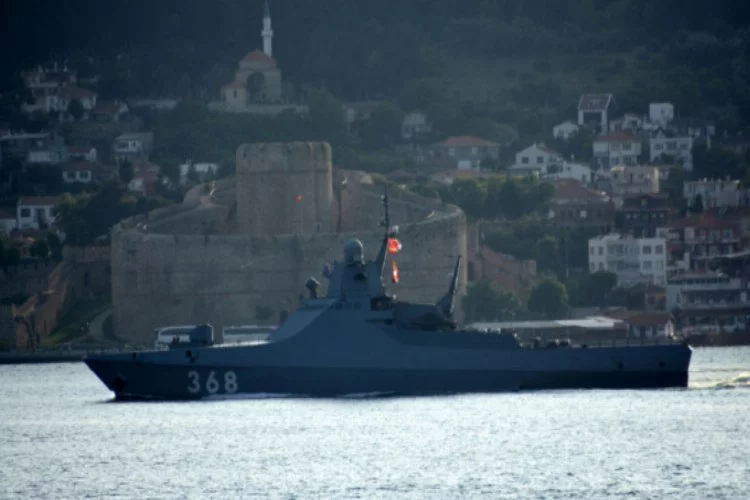 Rus gemisi Akdeniz'e iniyor