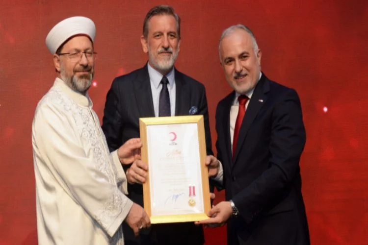 Türk Kızılay'ından Bursa iş dünyasına altın madalya