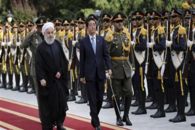 Abe, ara buluculuk için İran'da