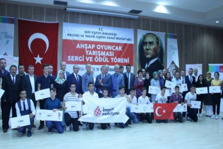Bursa'da Ahşap Oyuncak Yarışması Ödül Töreni