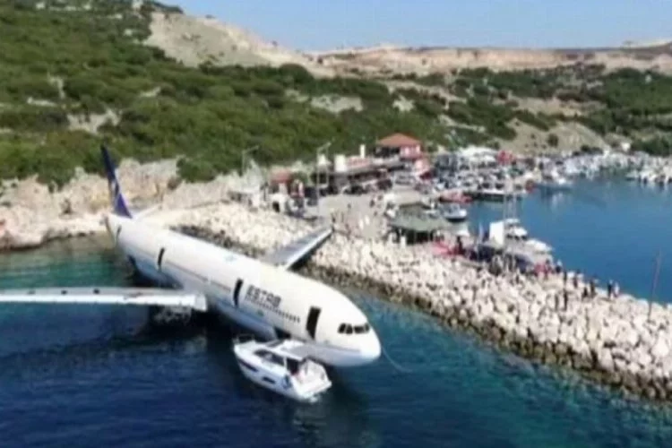 Dev yolcu uçağı, Saros Körfezi'nde batırılıyor
