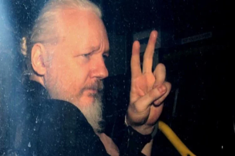 Julian Assange'ın davası ertelendi!