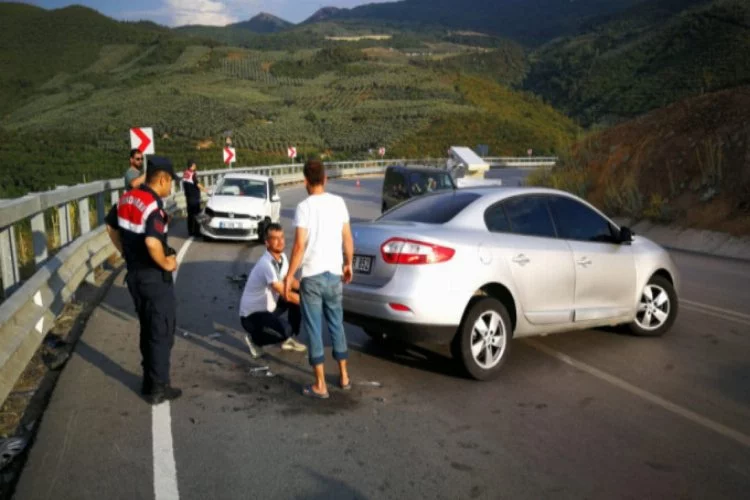 Bursa'da kadın sürücüler çarpıştı! Yaralılar var