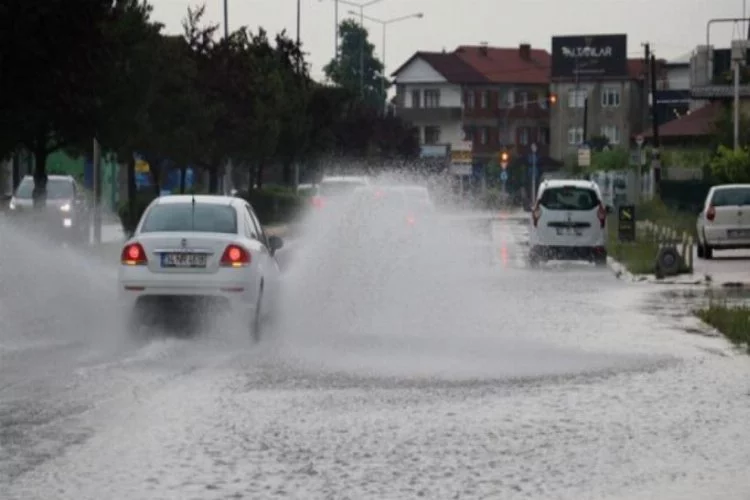 Sakarya'da yağmur hayatı olumsuz etkiledi