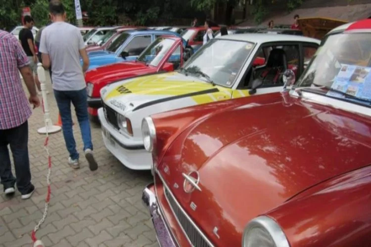 Klasik otomobil tutkunları Bursa'da buluştu