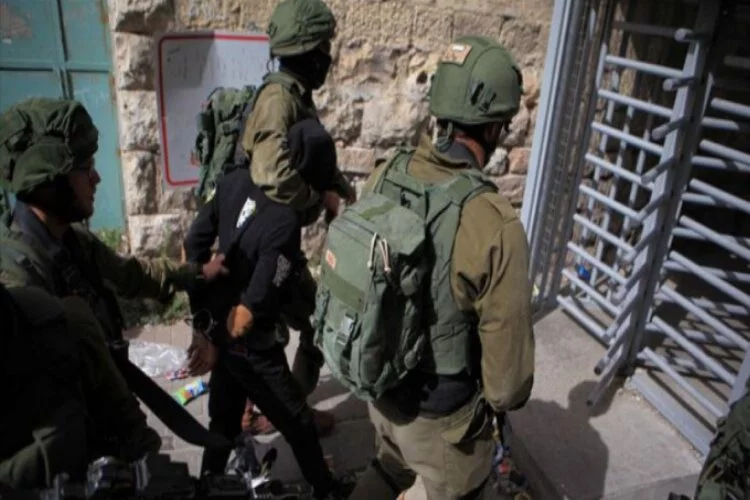 İsrail, 22 Filistinliyi gözaltına aldı!