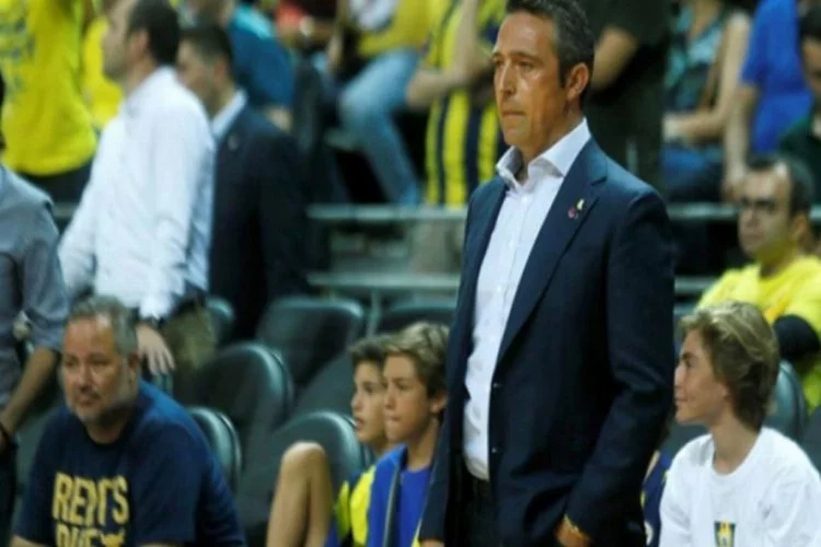 Ali Koç, Anadolu Efes-Fenerbahçe karşılaşmasını tribünden takip etti