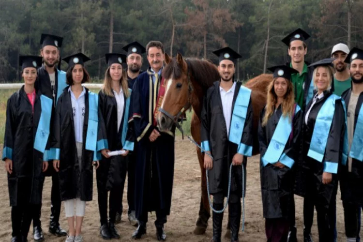 Bursa'da atçılık okulunda mezuniyet coşkusu