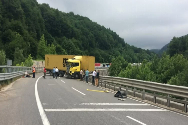 Bursa- Ankara yolu kaza nedeniyle çift yönlü kapandı!