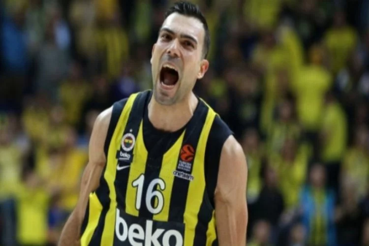 Sloukas Fenerbahçe'de kaldı