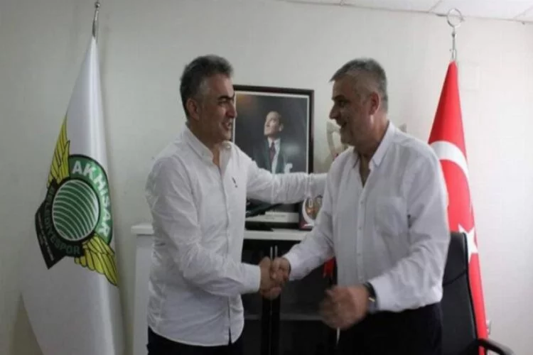 Mehmet Altıparmak, Akhisarspor'la imzaladı
