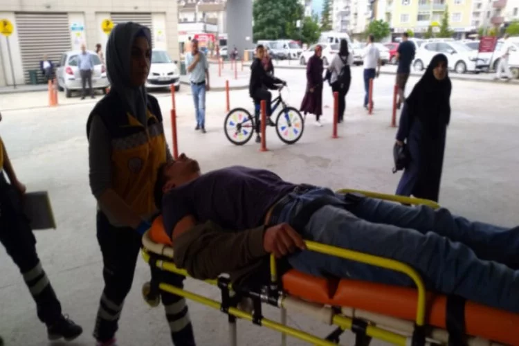 Bursa'da motosikletle aracın çarpıştığı kaza MOBESE'ye yansıdı