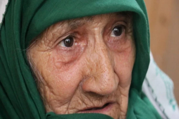 Vicdansızlar yaşlı kadının biriktirdiği 23 bin lirasını çaldı
