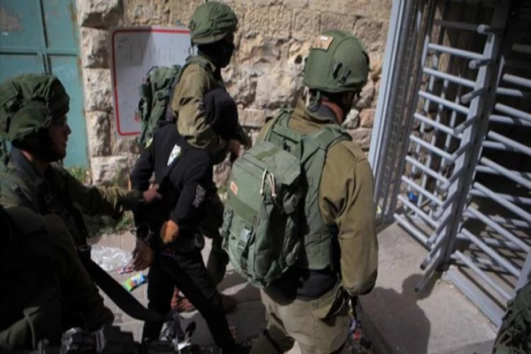 İsrail, 16 Filistinliyi gözaltına aldı!