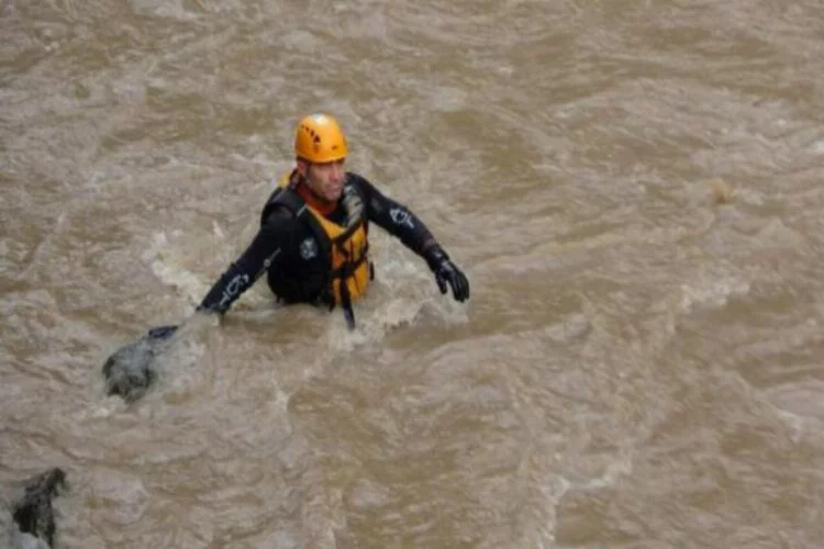 Sel felaketinde kayıp 2 kişi aranıyor