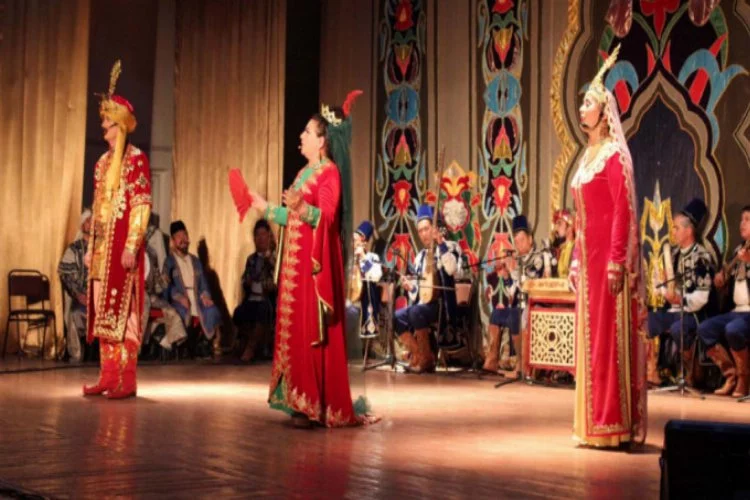 Uygur müzikleri Bursalıları coşturdu