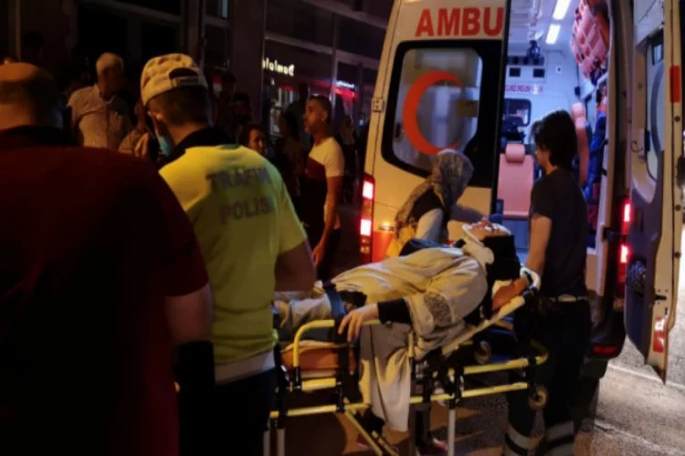 Bursa'da taksiyle otomobil çarpıştı: Çok sayıda yaralı var