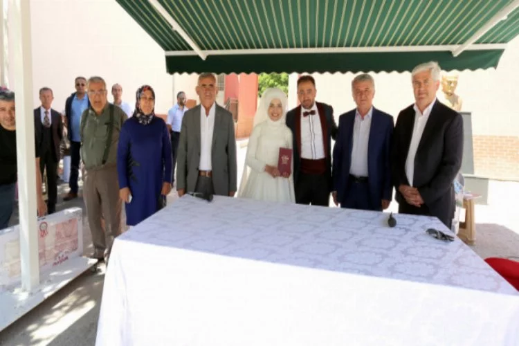 Bursa'da 4 belediye başkanlı düğün